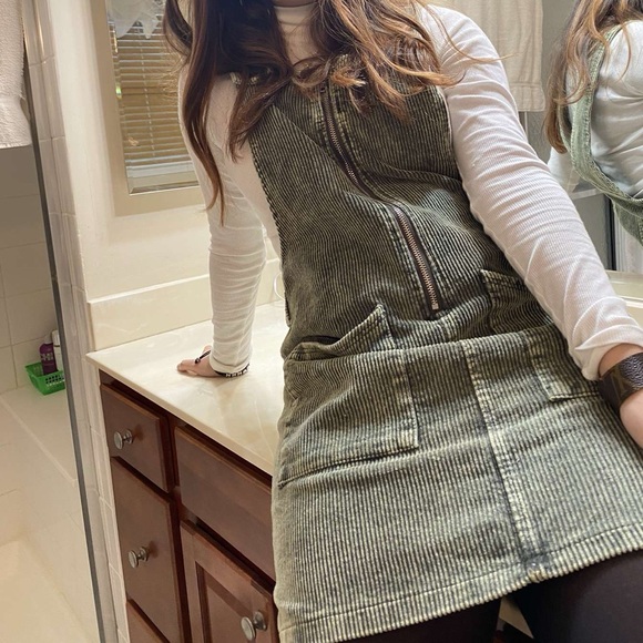 Forrest Green Dress 
Corduroy - Picture 3 of 10